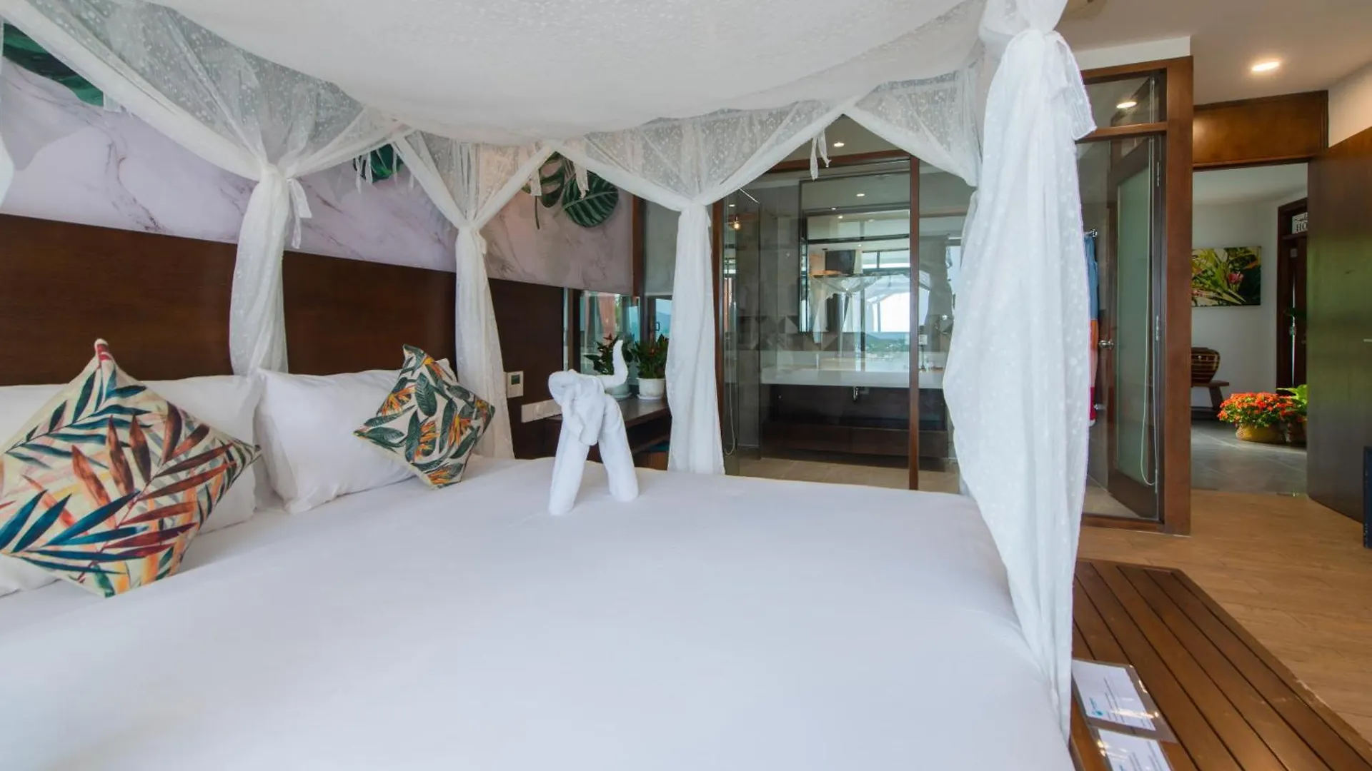 Ocean Front Villa Нячанг