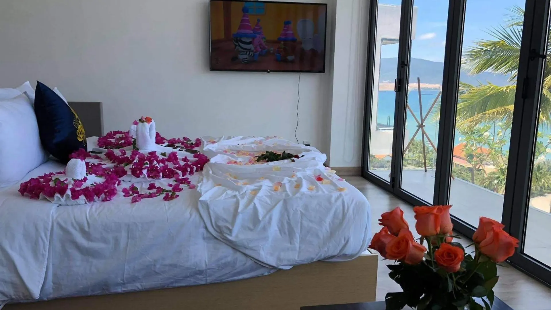 Ocean Front Villa Нячанг