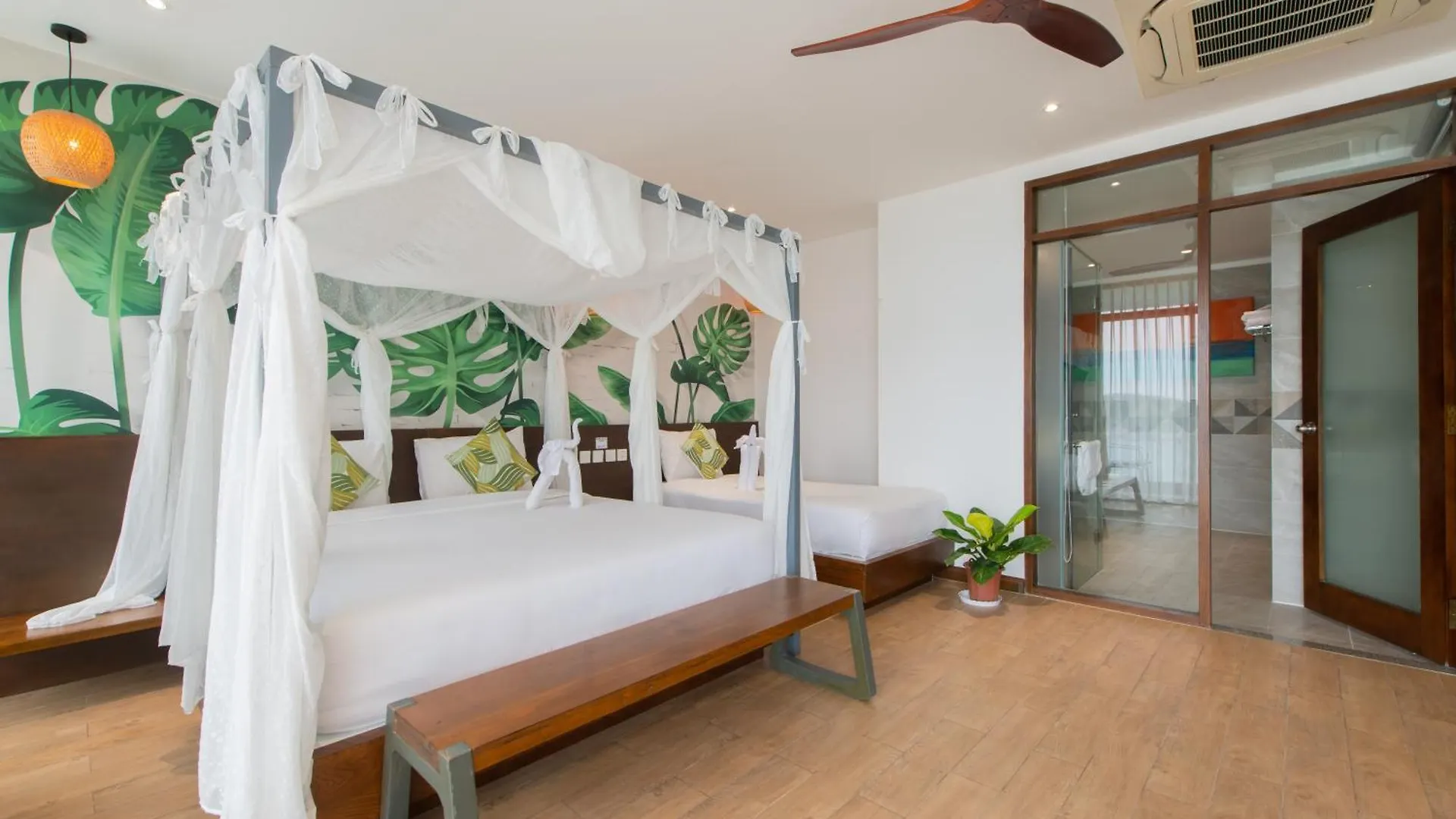 Ocean Front Villa Нячанг