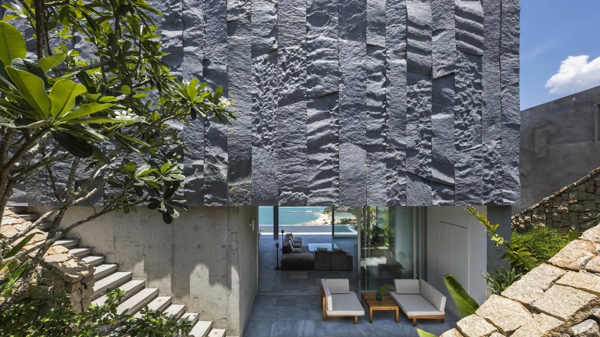 Ocean Front Villa Нячанг
