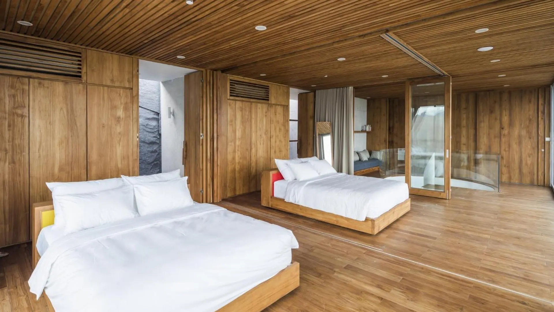 Ocean Front Villa Нячанг