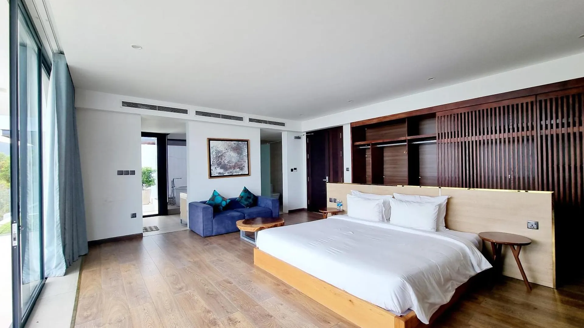 Ocean Front Villa Нячанг