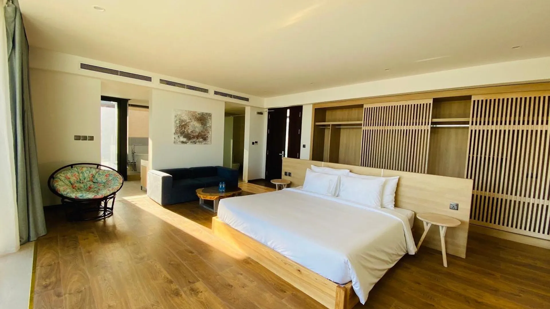 Ocean Front Villa Нячанг